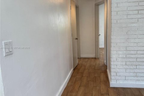 Купить виллу или дом в Форт-Лодердейл, Флорида 2 спальни, 78.97м2, № 1990428 - фото 9