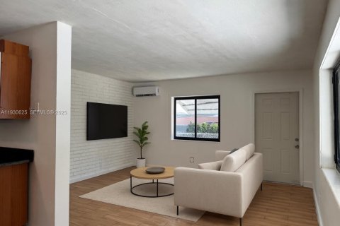 Купить виллу или дом в Форт-Лодердейл, Флорида 2 спальни, 78.97м2, № 1990428 - фото 2