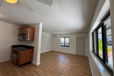 Купить виллу или дом в Форт-Лодердейл, Флорида 2 спальни, 78.97м2, № 1990428 - фото 4