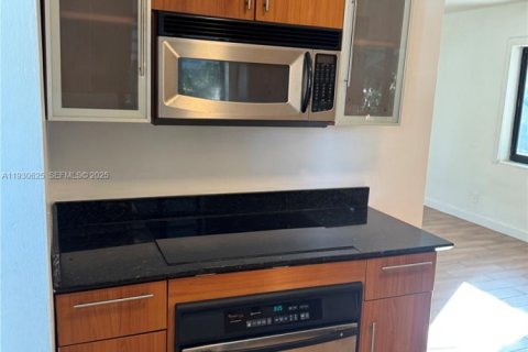 Купить виллу или дом в Форт-Лодердейл, Флорида 2 спальни, 78.97м2, № 1990428 - фото 14