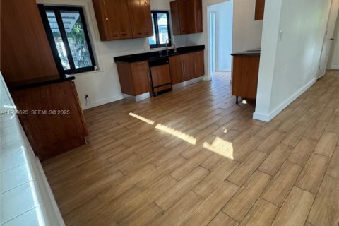 Купить виллу или дом в Форт-Лодердейл, Флорида 2 спальни, 78.97м2, № 1990428 - фото 15