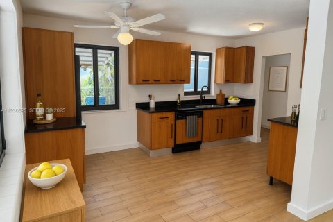 Купить виллу или дом в Форт-Лодердейл, Флорида 2 спальни, 78.97м2, № 1990428 - фото 3