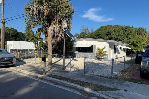 Купить виллу или дом в Форт-Лодердейл, Флорида 2 спальни, 78.97м2, № 1990428 - фото 8