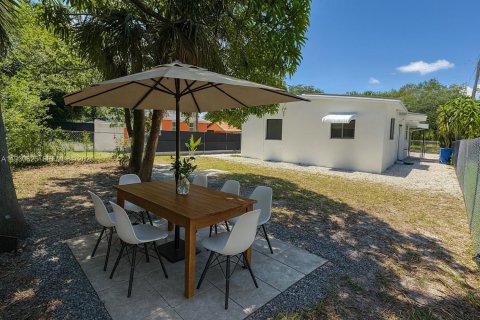 Купить виллу или дом в Форт-Лодердейл, Флорида 2 спальни, 78.97м2, № 1990428 - фото 7