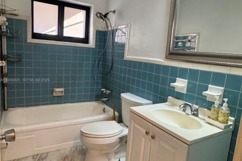 Купить виллу или дом в Форт-Лодердейл, Флорида 2 спальни, 78.97м2, № 1990428 - фото 12