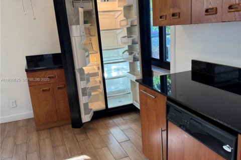 Купить виллу или дом в Форт-Лодердейл, Флорида 2 спальни, 78.97м2, № 1990428 - фото 13