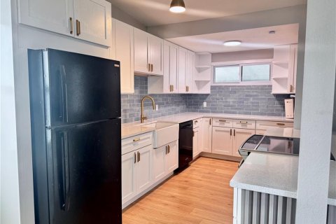 Casa en alquiler en Tampa, Florida, 4 dormitorios, 120.12 m2 № 2091412 - foto 4
