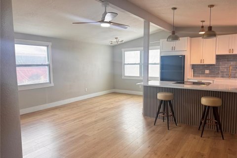Casa en alquiler en Tampa, Florida, 4 dormitorios, 120.12 m2 № 2091412 - foto 3