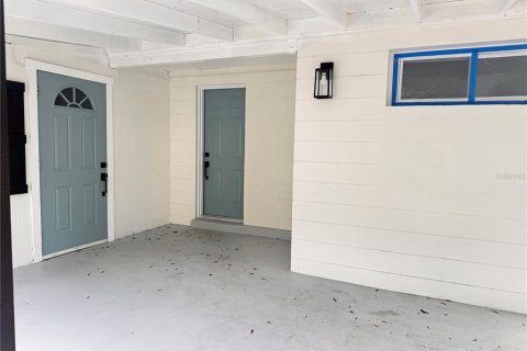 Casa en alquiler en Tampa, Florida, 4 dormitorios, 120.12 m2 № 2091412 - foto 2