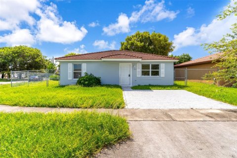 Villa ou maison à vendre à Homestead, Floride: 3 chambres, 113.43 m2 № 1932434 - photo 1