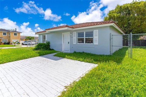 Villa ou maison à vendre à Homestead, Floride: 3 chambres, 113.43 m2 № 1932434 - photo 2
