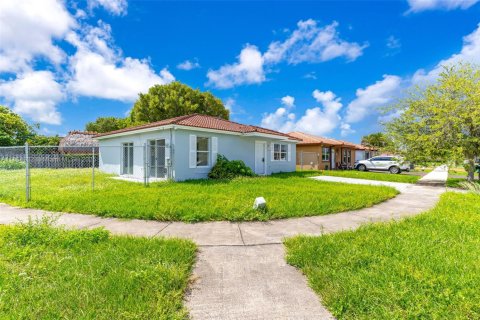Villa ou maison à vendre à Homestead, Floride: 3 chambres, 113.43 m2 № 1932434 - photo 3