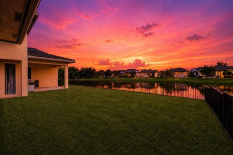 House in Parkland, Florida 6 bedrooms, 429.39 sq.m. № 2176632 - photo 15