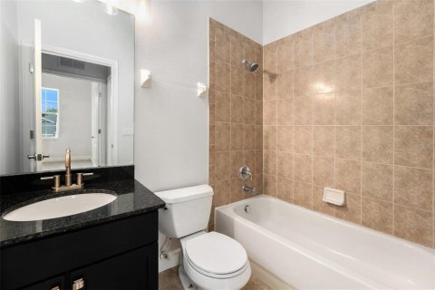 Townhouse in Tarpon Springs, Florida 3 bedrooms, 211.35 sq.m. № 1913785 - photo 20