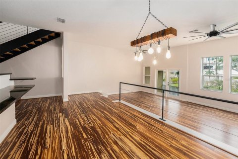 Townhouse in Tarpon Springs, Florida 3 bedrooms, 211.35 sq.m. № 1913785 - photo 7