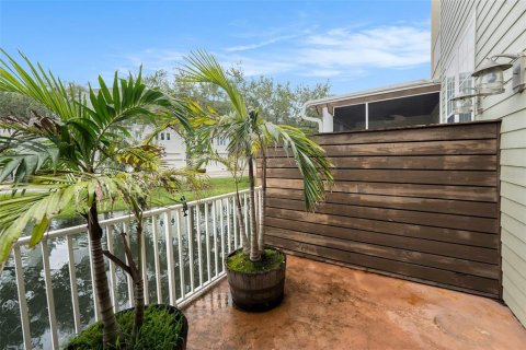 Townhouse in Tarpon Springs, Florida 3 bedrooms, 211.35 sq.m. № 1913785 - photo 25