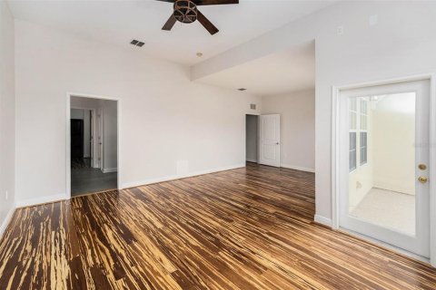 Townhouse in Tarpon Springs, Florida 3 bedrooms, 211.35 sq.m. № 1913785 - photo 13