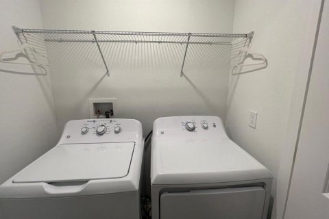 Townhouse in Davenport, Florida 3 bedrooms, 153.57 sq.m. № 1803345 - photo 15