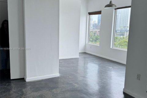 Condominio en venta en Miami, Florida, 1 dormitorio, 67.63 m2 № 2034590 - foto 12