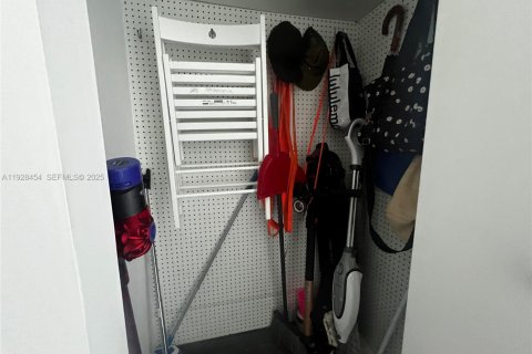 Condominio en venta en Miami, Florida, 1 dormitorio, 67.63 m2 № 2034590 - foto 25