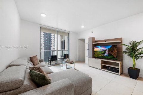 Снять в аренду кондоминиум в Майами, Флорида 1 спальня, 82.78м2, № 1989523 - фото 2