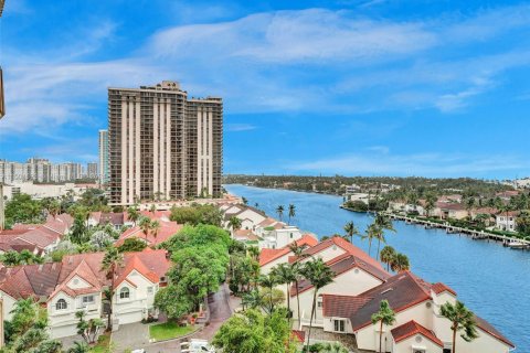Condominio en venta en Aventura, Florida, 2 dormitorios, 154.87 m2 № 1959976 - foto 21