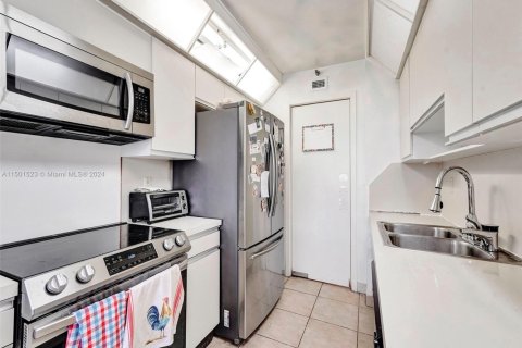 Condominio en venta en Aventura, Florida, 2 dormitorios, 154.87 m2 № 1959976 - foto 19