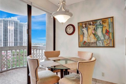 Condominio en venta en Aventura, Florida, 2 dormitorios, 154.87 m2 № 1959976 - foto 18