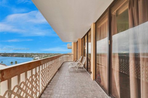 Condominio en venta en Aventura, Florida, 2 dormitorios, 154.87 m2 № 1959976 - foto 2