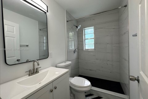 Casa en alquiler en Miami, Florida, 1 dormitorio, 230.3 m2 № 2006669 - foto 7