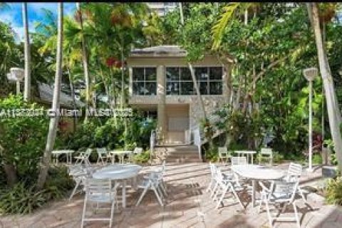 Condo in Miami, Florida  № 1932931 - photo 9