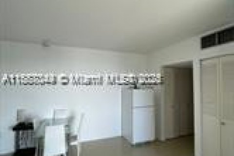 Condo in Miami, Florida  № 1932931 - photo 15