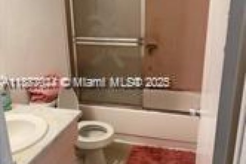 Condo in Miami, Florida  № 1932931 - photo 10