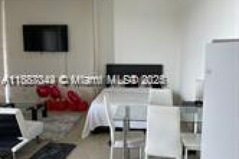 Condo in Miami, Florida  № 1932931 - photo 12