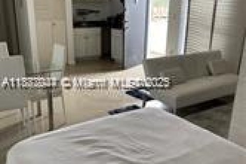 Condo in Miami, Florida  № 1932931 - photo 6