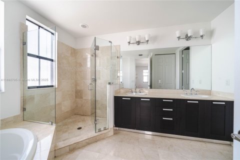 Adosado en venta en Doral, Florida, 5 dormitorios, 250.46 m2 № 1946677 - foto 26