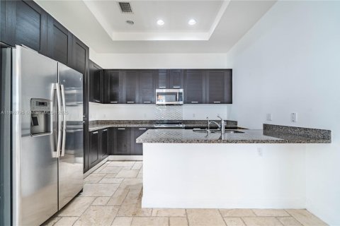 Adosado en venta en Doral, Florida, 5 dormitorios, 250.46 m2 № 1946677 - foto 12