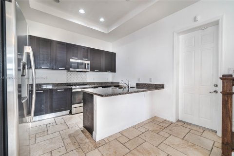 Adosado en venta en Doral, Florida, 5 dormitorios, 250.46 m2 № 1946677 - foto 10