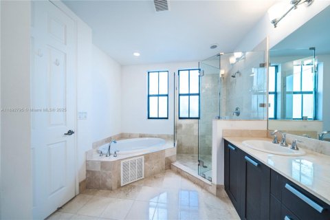 Adosado en venta en Doral, Florida, 5 dormitorios, 250.46 m2 № 1946677 - foto 28