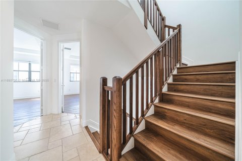 Adosado en venta en Doral, Florida, 5 dormitorios, 250.46 m2 № 1946677 - foto 20