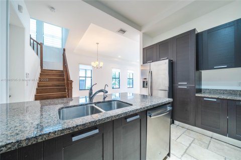 Adosado en venta en Doral, Florida, 5 dormitorios, 250.46 m2 № 1946677 - foto 14