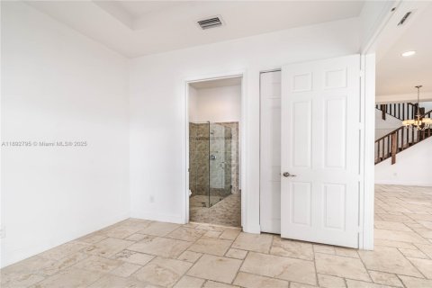 Adosado en venta en Doral, Florida, 5 dormitorios, 250.46 m2 № 1946677 - foto 16