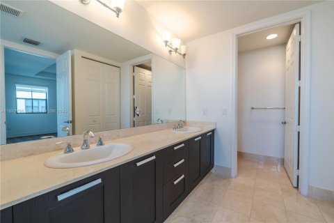 Adosado en venta en Doral, Florida, 5 dormitorios, 250.46 m2 № 1946677 - foto 27