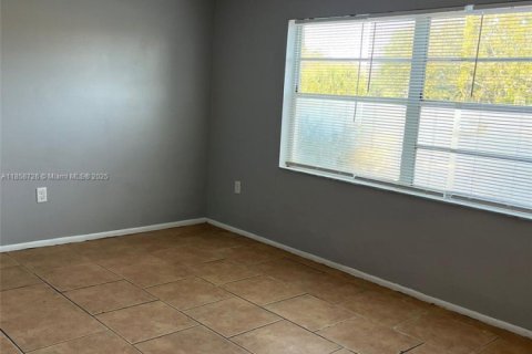 Condo in Orlando, Florida, 2 bedrooms  № 1887552 - photo 14