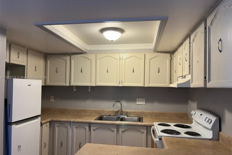 Condo in Orlando, Florida, 2 bedrooms  № 1887552 - photo 9