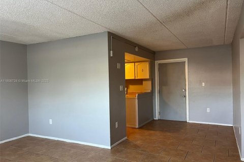 Condo in Orlando, Florida, 2 bedrooms  № 1887552 - photo 12