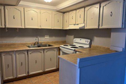 Condo in Orlando, Florida, 2 bedrooms  № 1887552 - photo 13