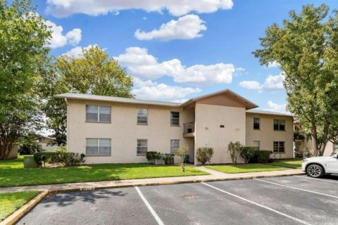 Condo in Orlando, Florida, 2 bedrooms  № 1887552 - photo 2