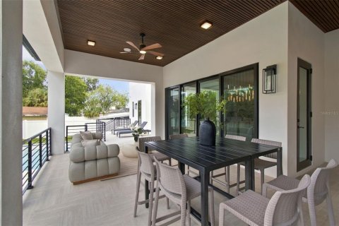House in Tampa, Florida 5 bedrooms, 451.41 sq.m. № 2410107 - photo 7