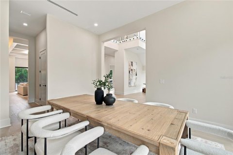 House in Tampa, Florida 5 bedrooms, 451.41 sq.m. № 2410107 - photo 17